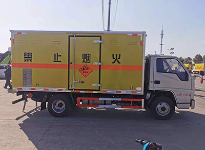当雄爆破器材运输车技术升级与安全合规新趋势