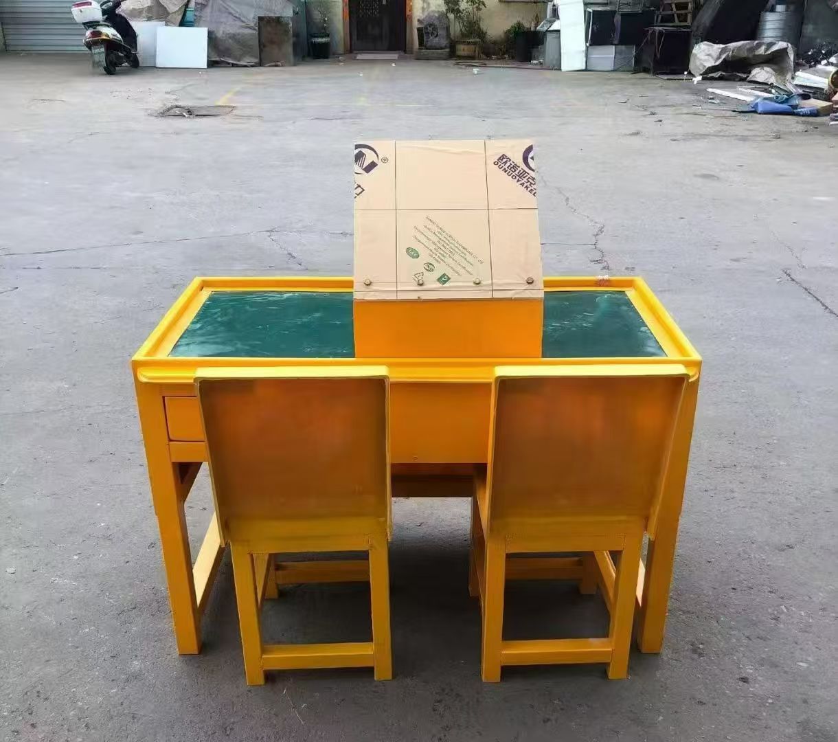 当雄防静电导通桌井下煤矿火工品发放桌：危险品流转的安全守护者